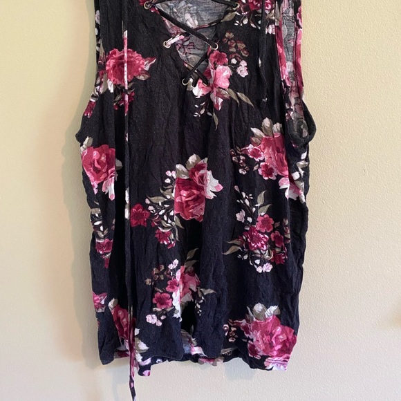 Flower shirt - Picture 2 of 5